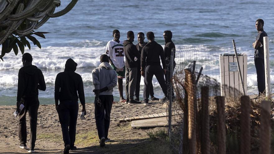 Rueda ve “descoordinación” en la llegada de 400 migrantes, que serán varones y se quedarán un mes en Galicia