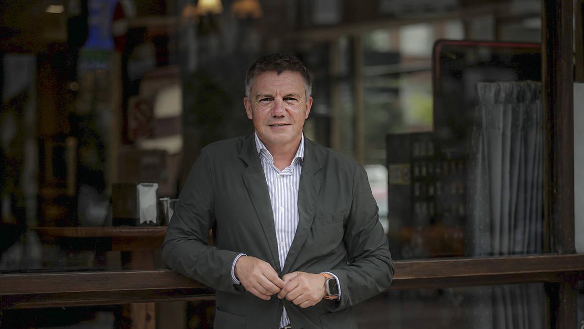 José Luis Álvarez Almeida, posando para LA NUEVA ESPAÑA, en Oviedo.