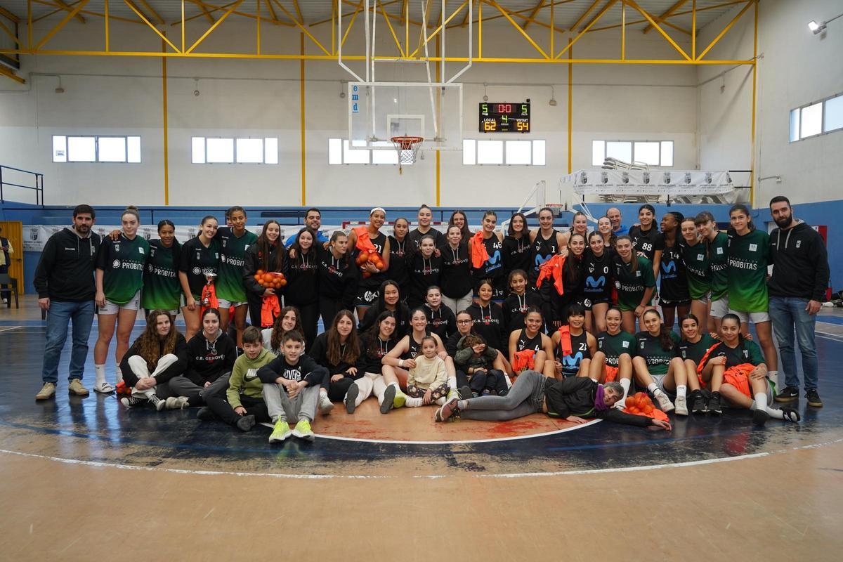 Jugadoras de equipos del III Torneig Nacional Cadet Femení de Bàsquet del Genovés, tras el evento.