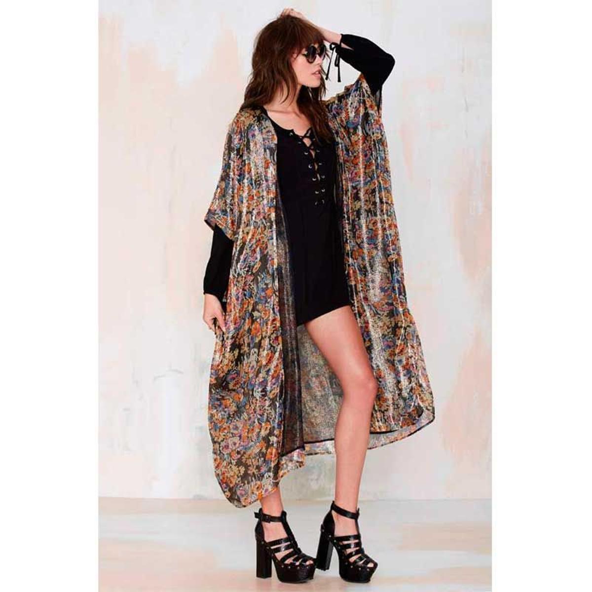 Kaftan de Nasty Gal floreado