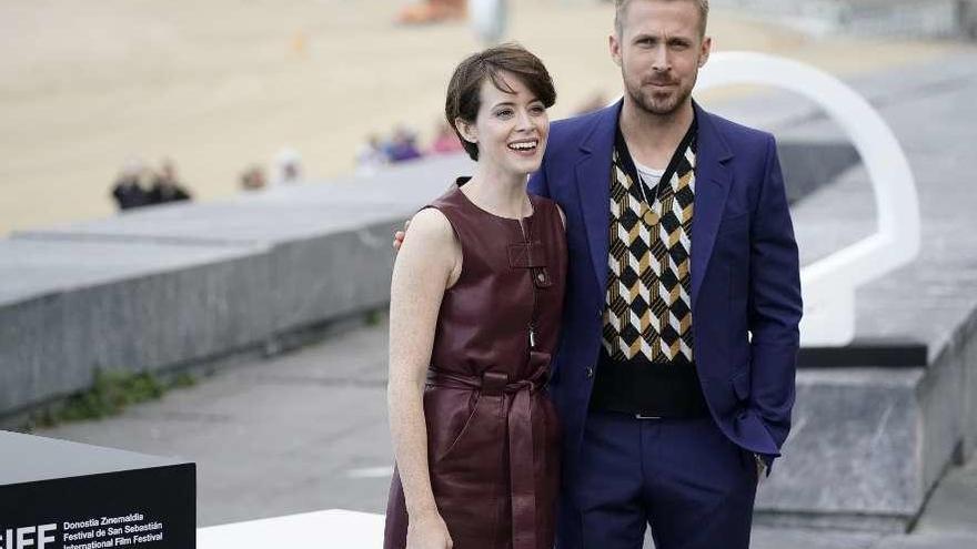 Ryan Gosling y Claire Foy, ayer, en San Sebastián.