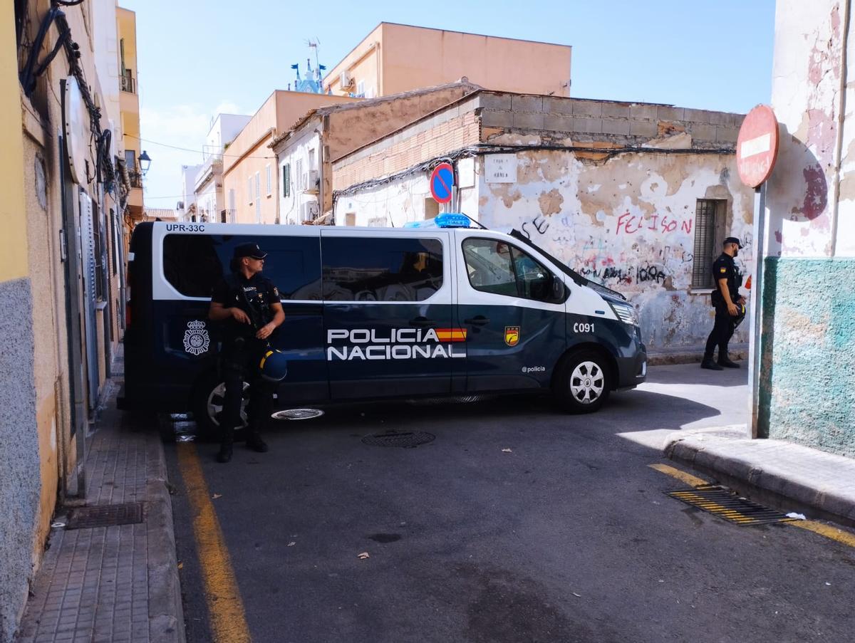 La Policía mantenía cortado el accerso a la calle Teix, en la Soledat.