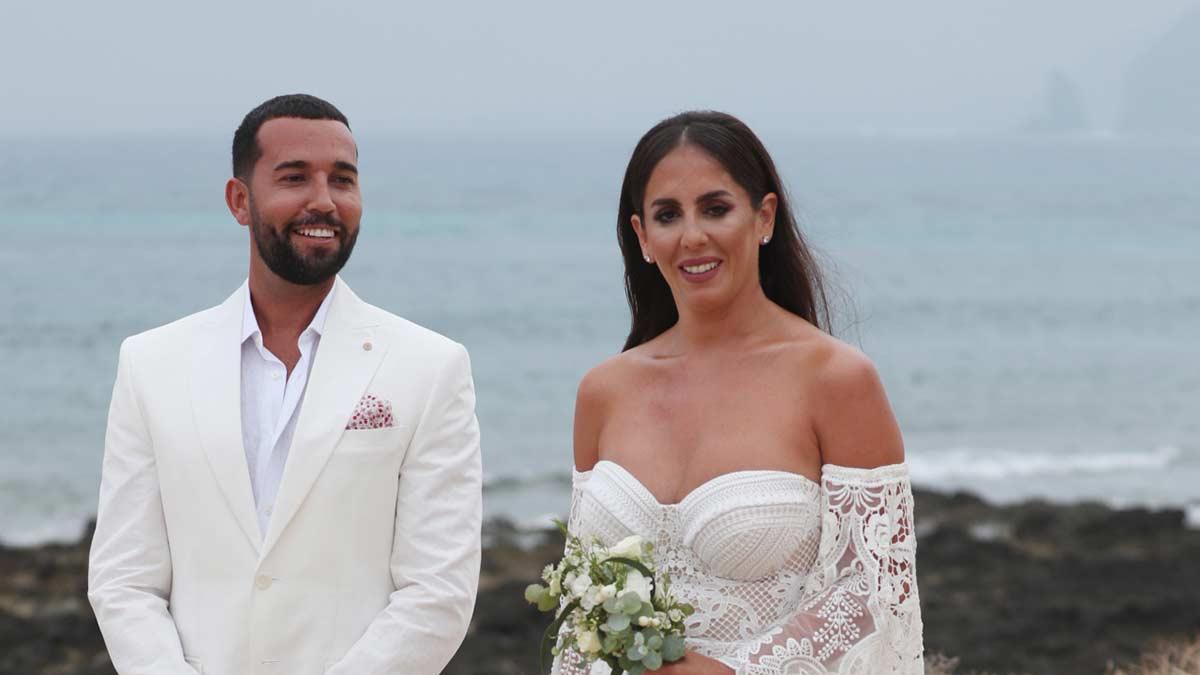 Anabel Pantoja y Omar Sánchez en el día de su boda