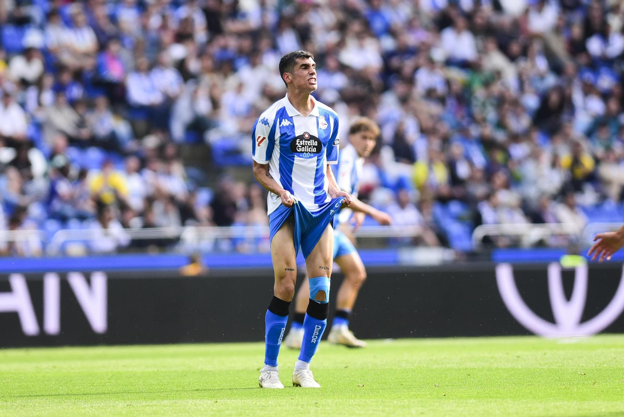 El Dépor cae goleado (0-4) por el Elche para cerrar la temporada 2025-25 en Riazor