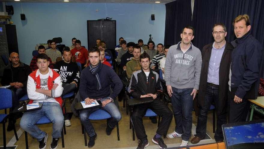 Imagen de la primera jornada del curso en el edificio de usos múltiples.  // Bernabé/Javier Lalín