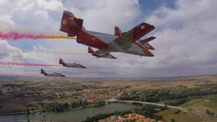 Imagen de la exhibición de la Patrulla Águila en Zamora publicada por RTVE