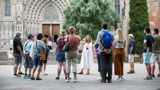 Barcelona firma un acuerdo con los guías para limitar los grupos turísticos