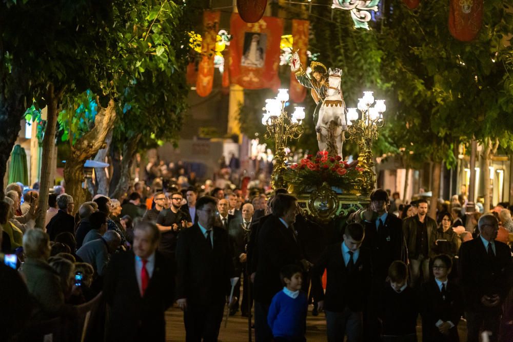 Las calles se llenan de gente en la procesión de San Jaime