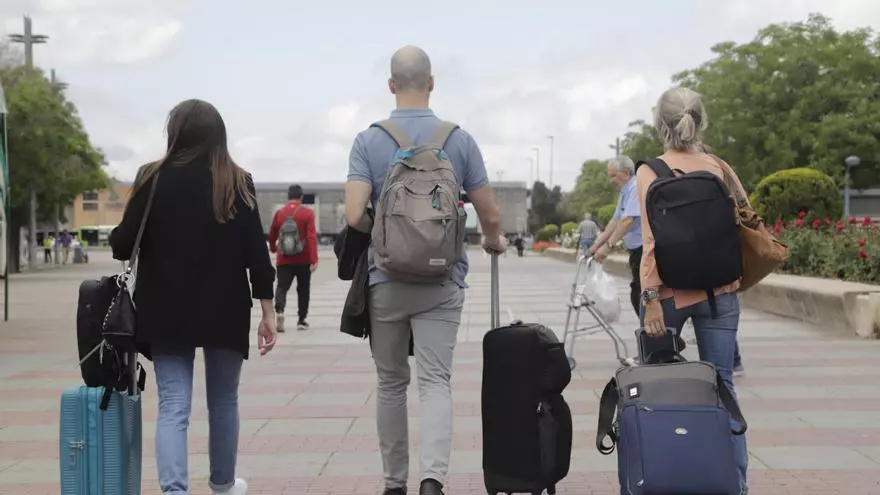 Bellido advierte de que si las viviendas turísticas crecen en otros barrios se ampliará la suspensión de licencias
