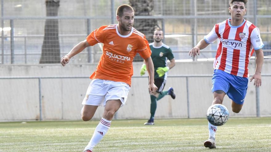 Luque (esquerre) en un partit de pretemporada del Manresa contra el Martorell