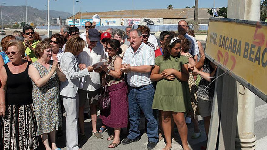 Sacaba Beach. Los vecinos reclaman una parada para no tener que trasladarse a Parque Litoral.