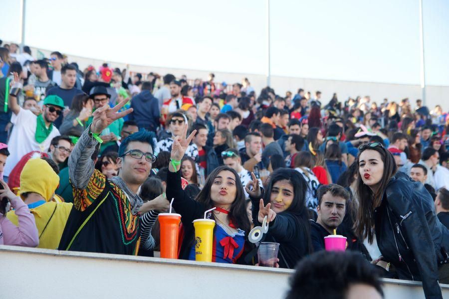 Miles de jóvenes en la fiesta del año