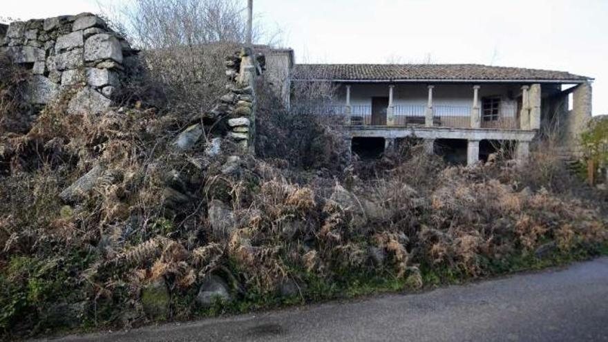 Estado actual de la casa rectoral de Corneda.  // Brais Lorenzo