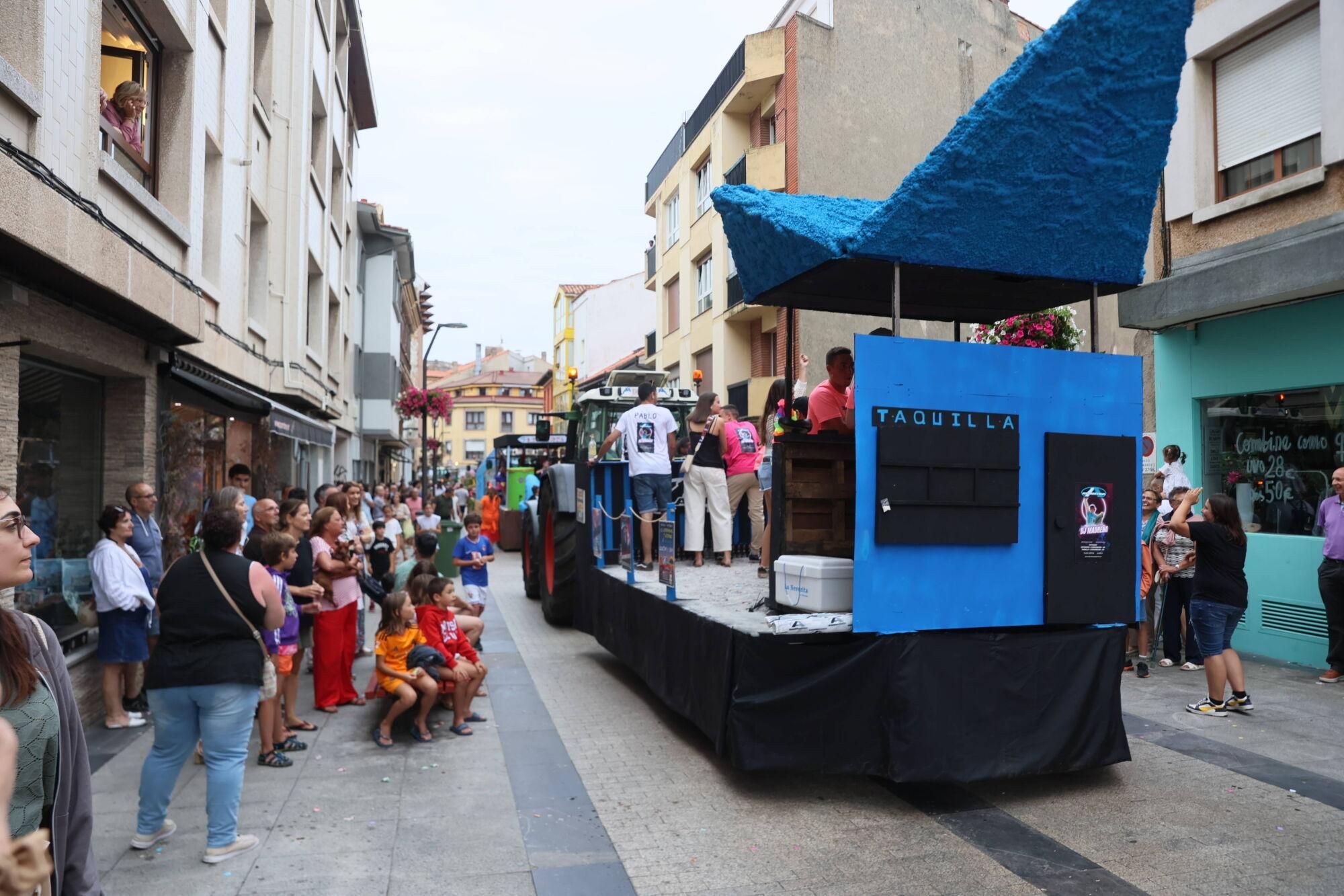EN IMÁGENES: El desfile de carrozas por las fiestas del Carmen de Luancoi