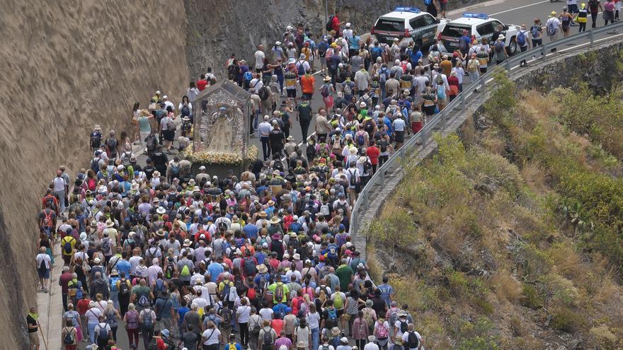 El regreso de la Virgen del Pino a Teror visto desde el aire