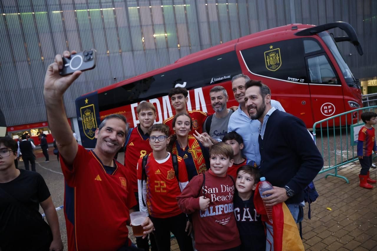 El apoyo de la afición cordobesa a la selección española, en imágenes