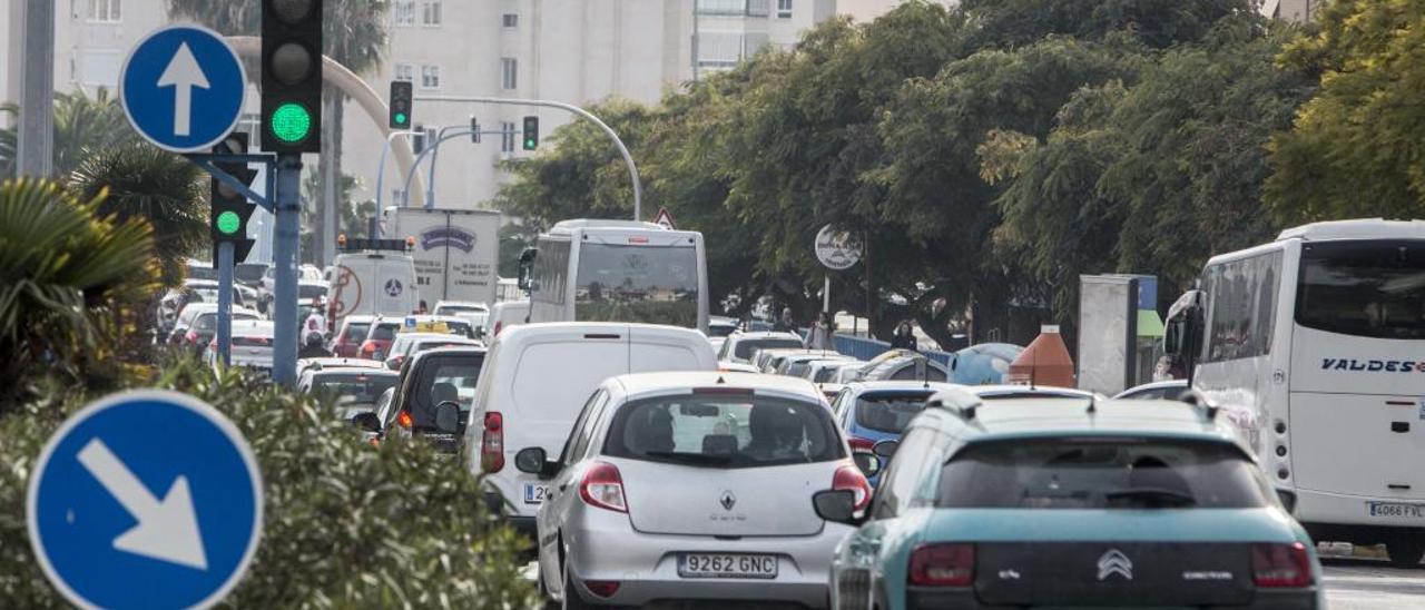 La provincia supera ya el millón de coches, que saturan aún más las carreteras