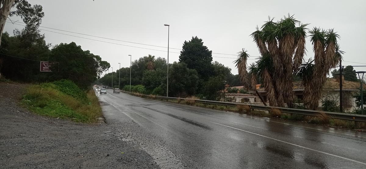 Carretera A -404 de Churriana a Alhaurín de la Torre sin aceras.