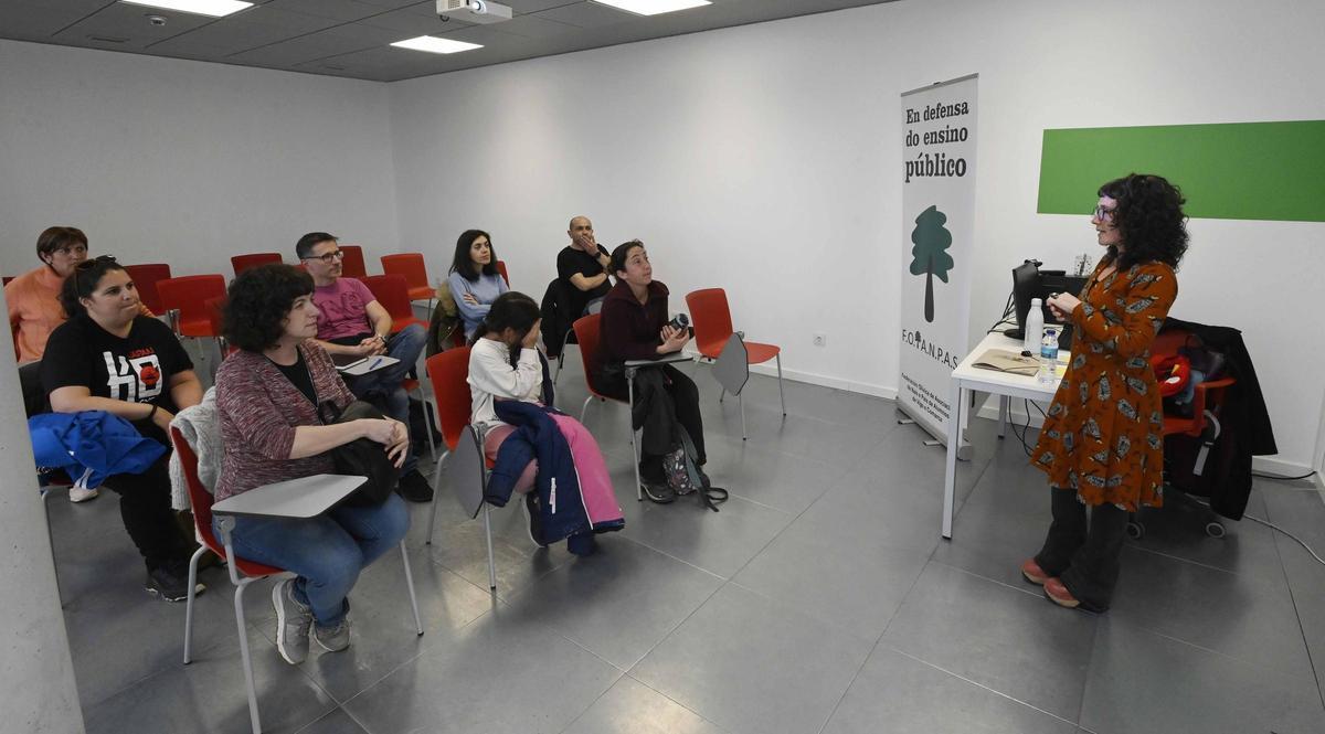 Un momento del taller de Foanpas desarrollado en las instlaciones de la UNED en el Mar de Vigo