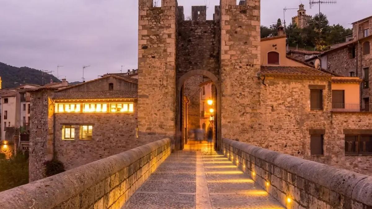 Castillo medieval de Santa Pau, Girona