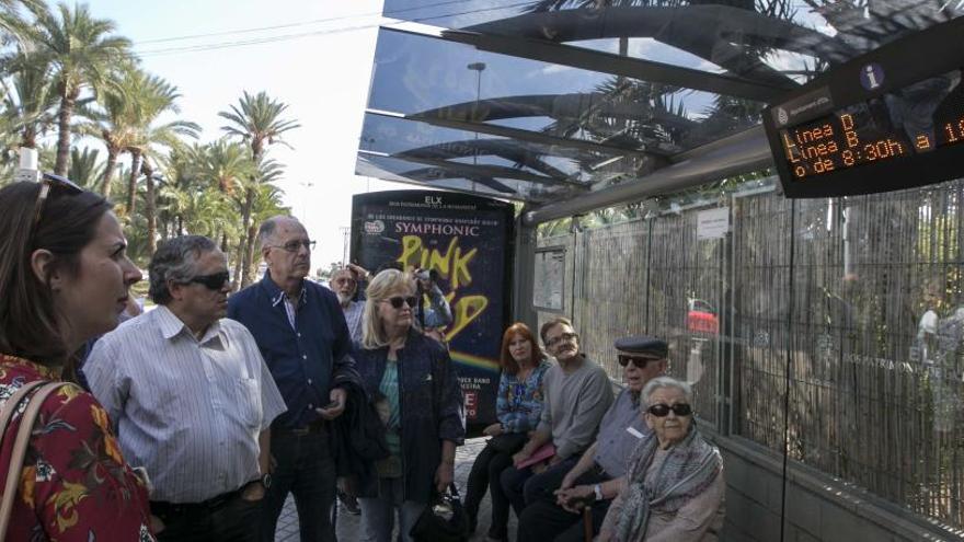 Elche estrena paradas de autobús parlantes