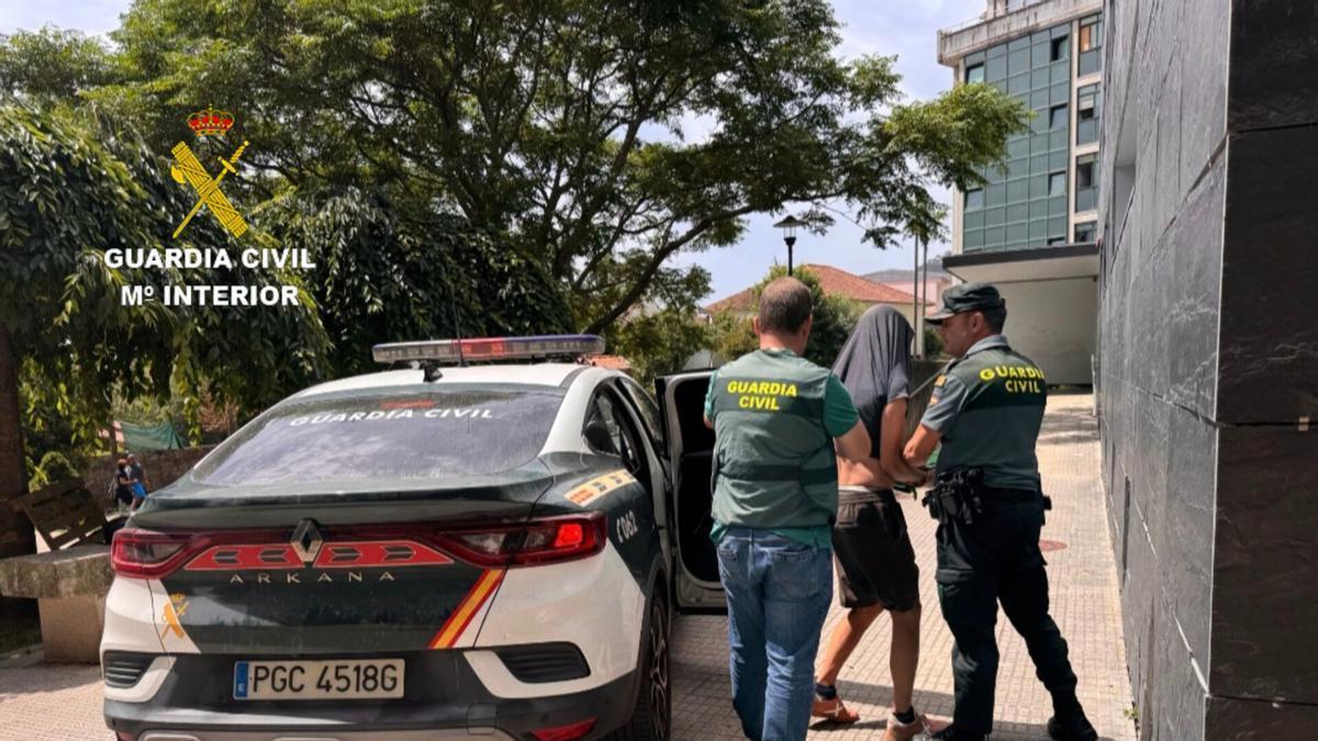 Pasa a disposición judicial el detenido por agredir a su tío con un machete en Cangas