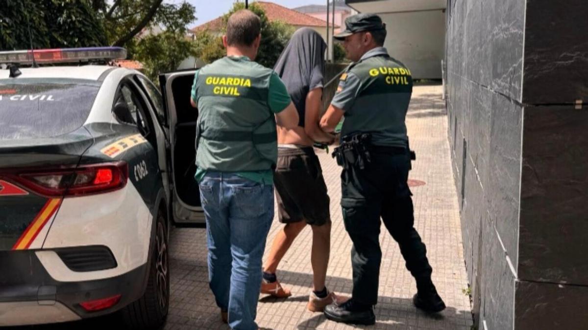 Pasa a disposición judicial el detenido por agredir a su tío con un machete en Cangas