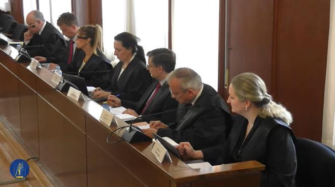 Las acusaciones populares del juicio por la contratación de David Sánchez ponen el foco en un documento "oculto" y señalan la existencia de "testigos preparados"