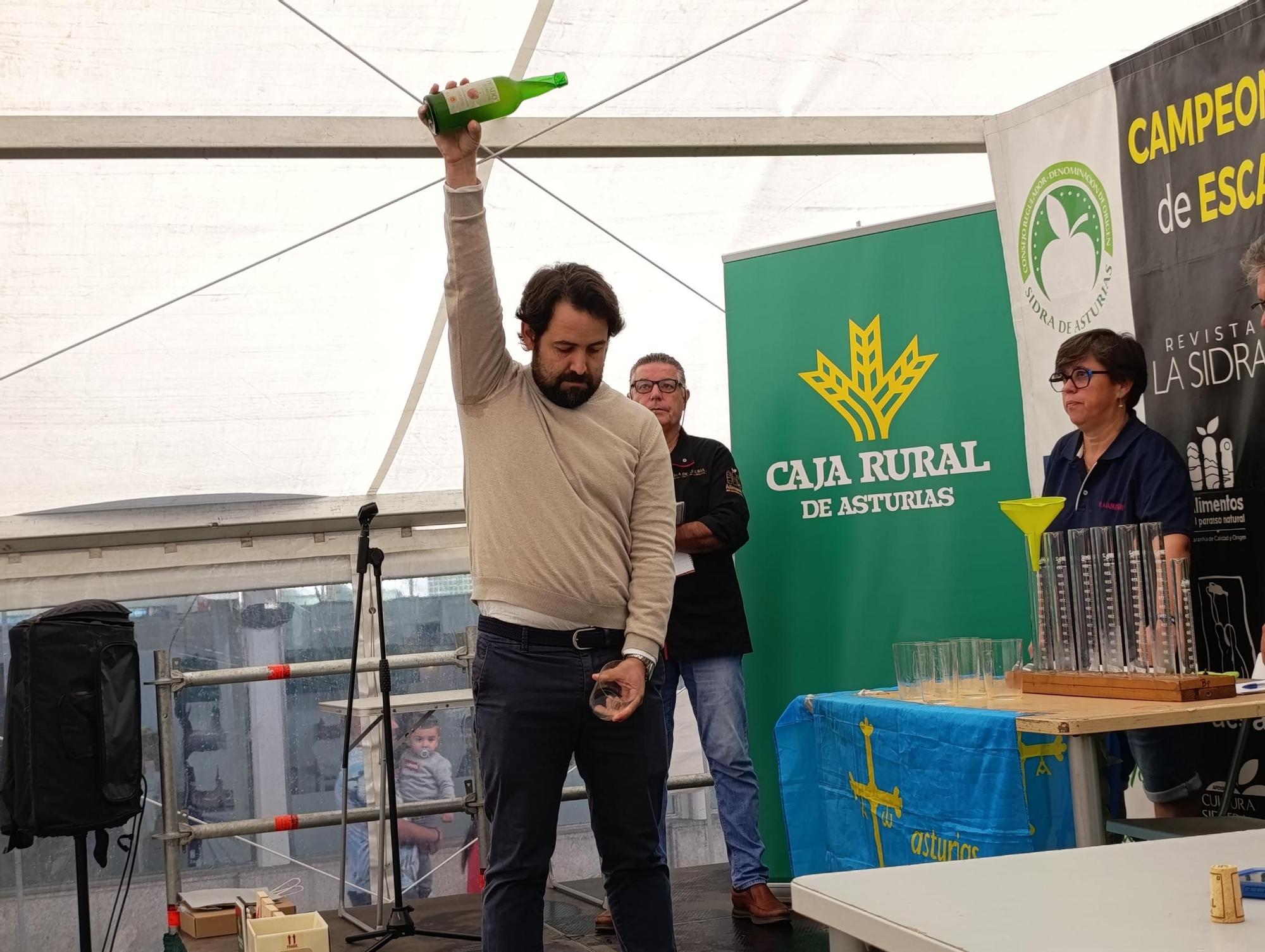 Amauris La Pauta, ganador del Concurso de Escanciadores de Pola de Siero