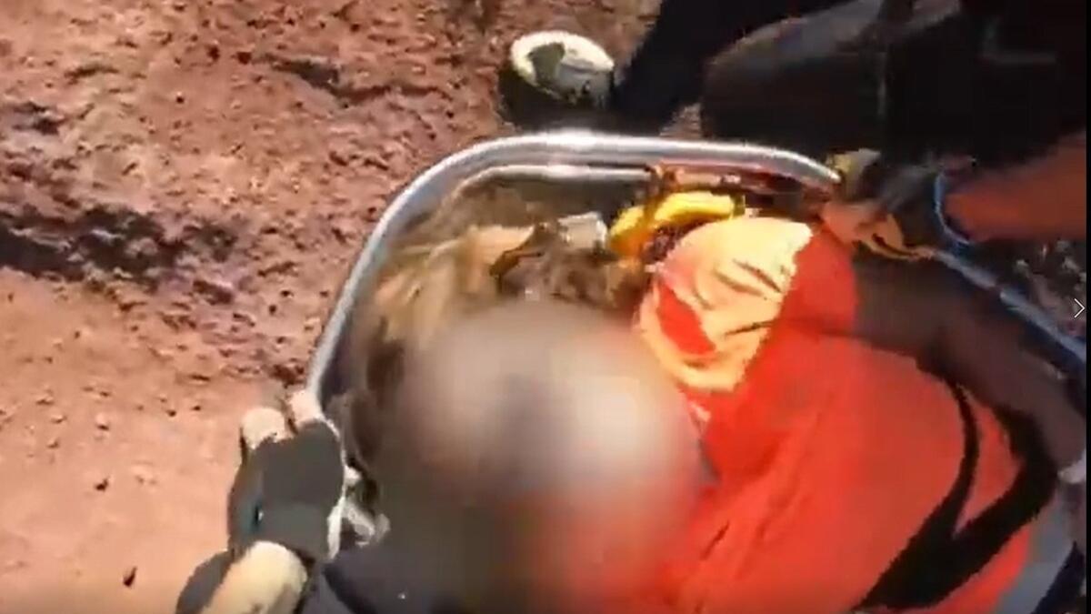El helicóptero del GES rescata a una pareja de excursionistas con un menor en un sendero en San Sebastián de La Gomera