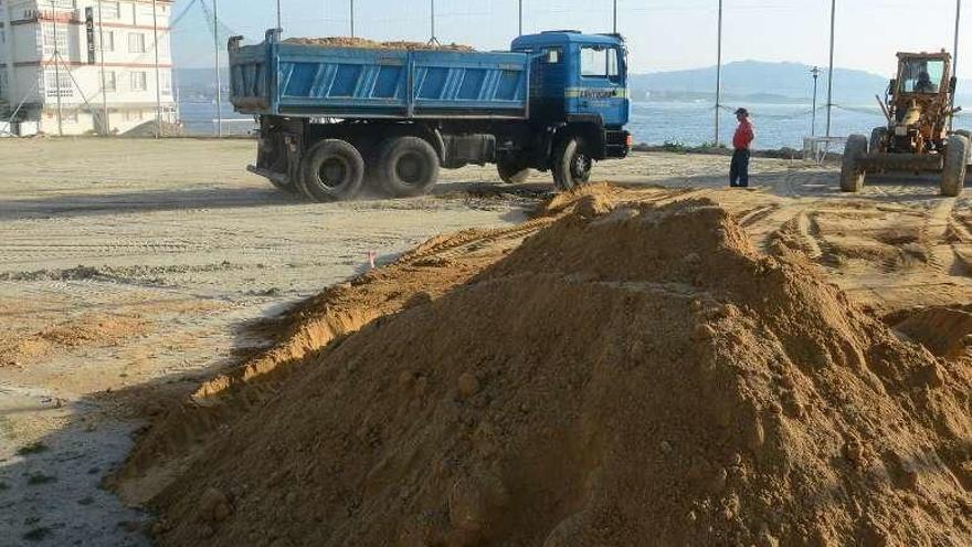 Obras en los campos del keniata Cangas. // GonzaloNúñez