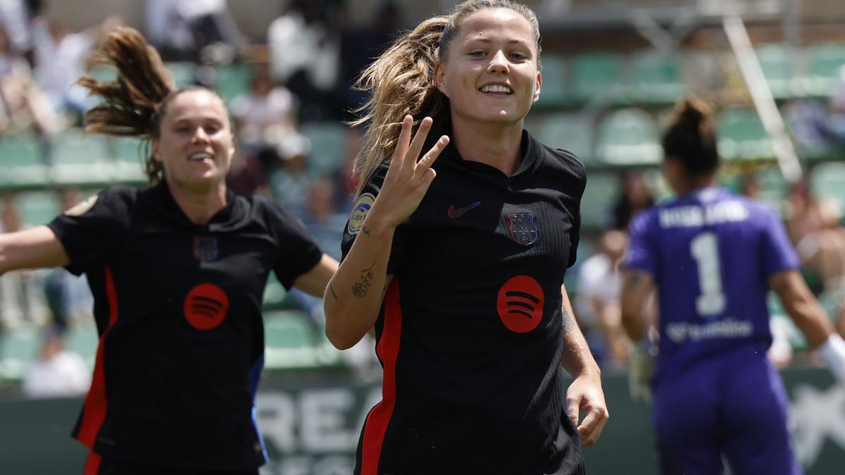 ¡Así se lanza una falta! El golazo de Claudia Pina frente al Wolfsburgo