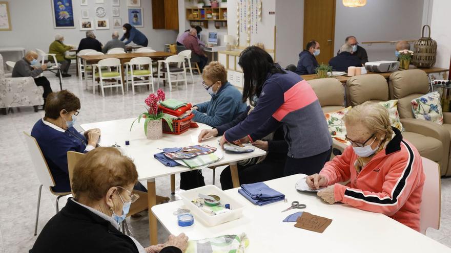 La falta de plazas en geriátricos vigueses aumenta la presión sobre los centros de día