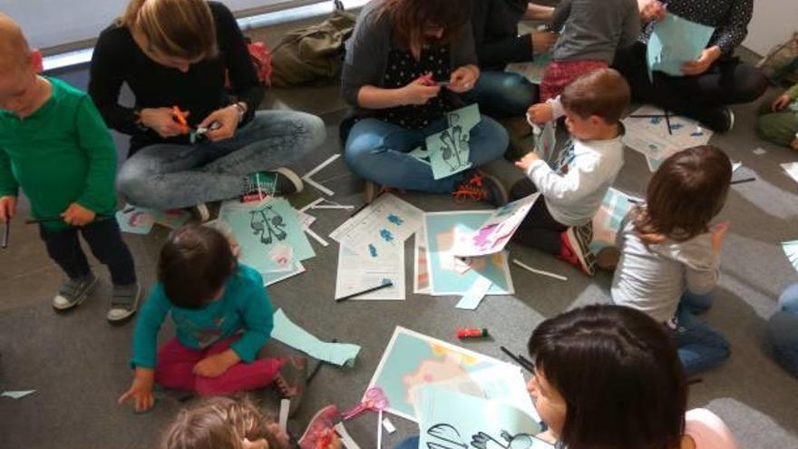 Taller per a infants a la biblioteca Carles Morató