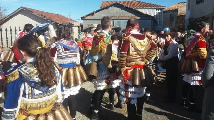 Los Felos ambientan el Entroido de Maceda