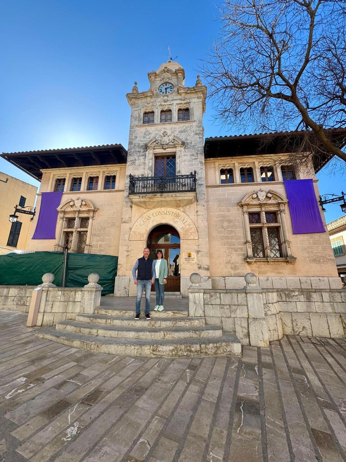 Así ha quedado la torre del reloj del Ayuntamiento de Alcúdia tras su restauración