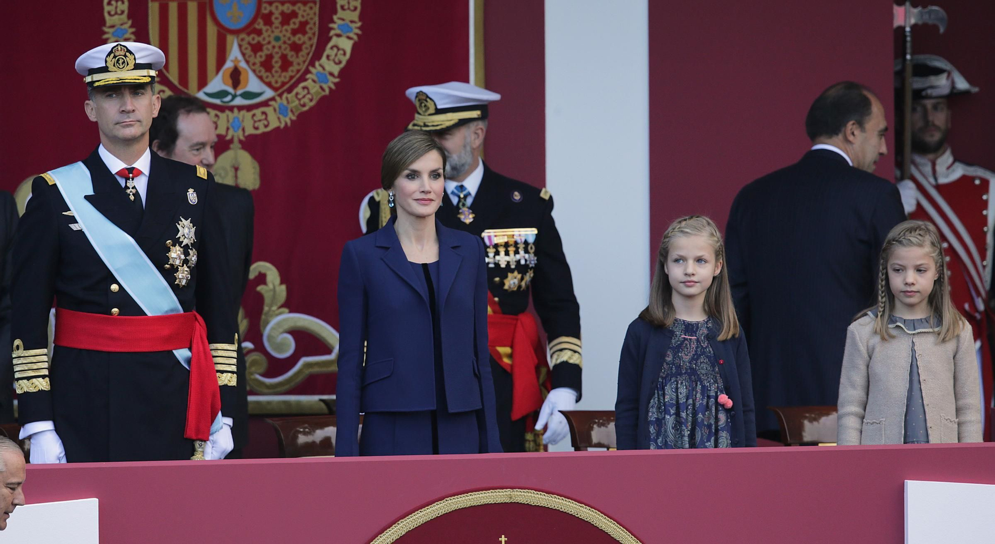 Los Reyes, la Princesa y la Infanta en el desfile de las Fuerzas Armadas