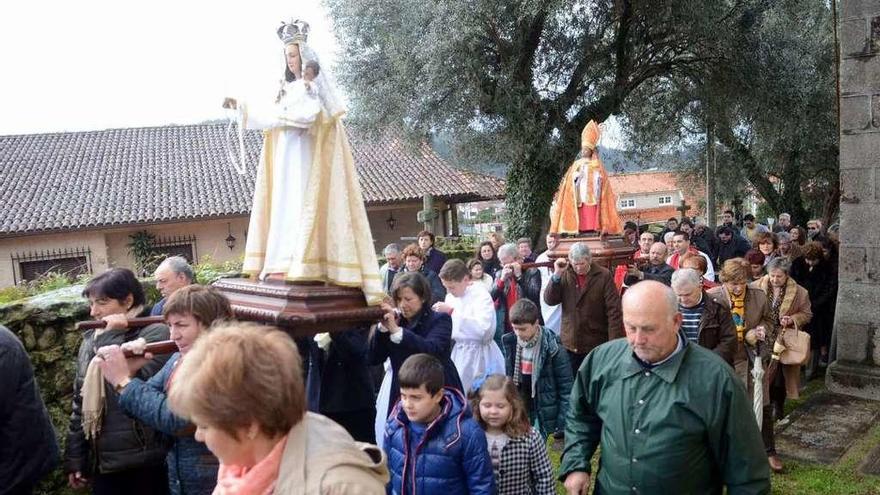 Procesión de San Blas de Simes el pasado año. // Noé Parga