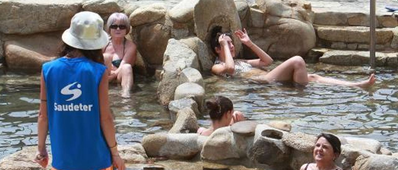 Ambiente en las termas, la última semana de abril. |   // IÑAKI OSORIO