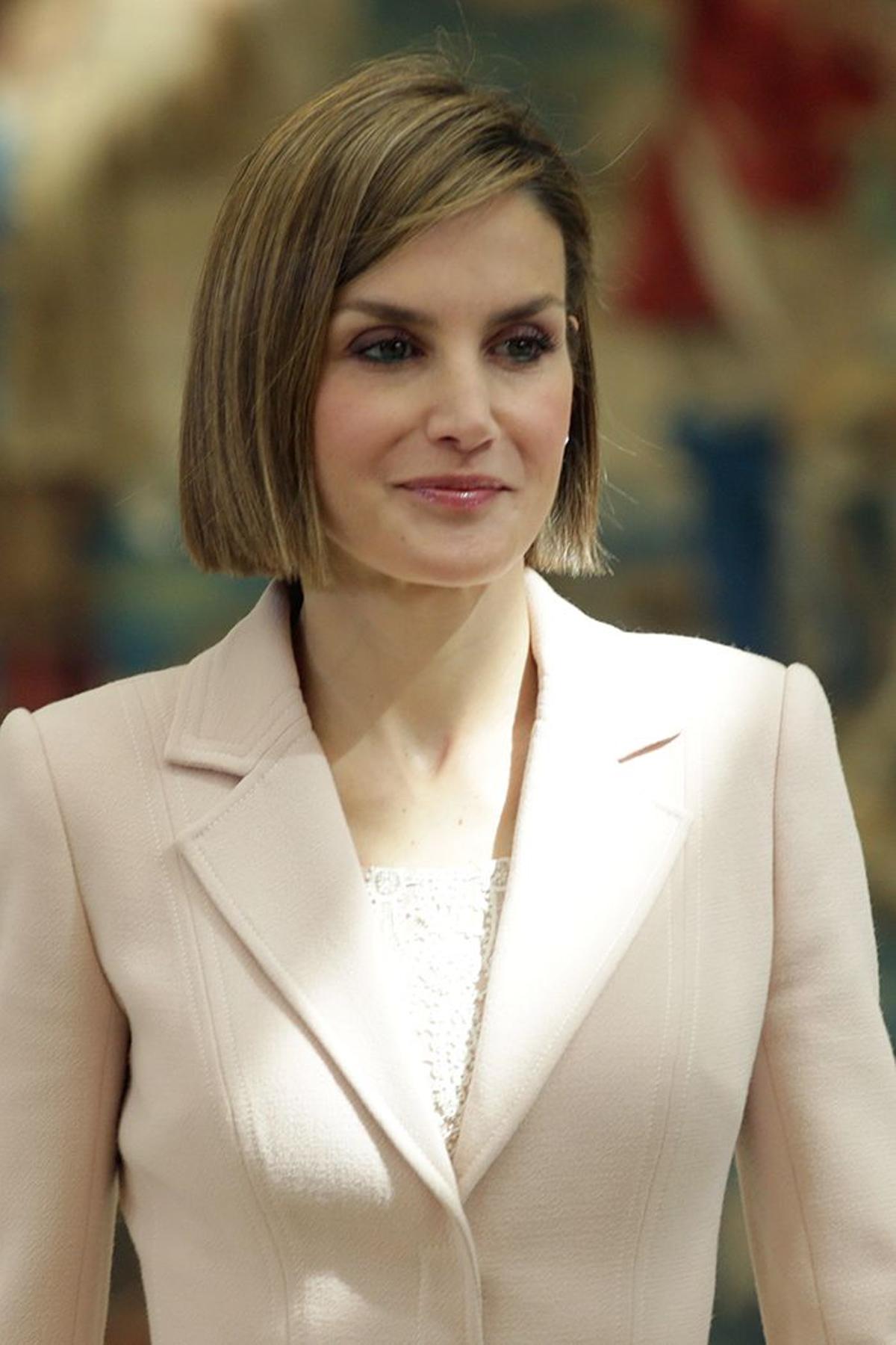 Letizia Ortiz, con corte bob y traje de Felipe Varela