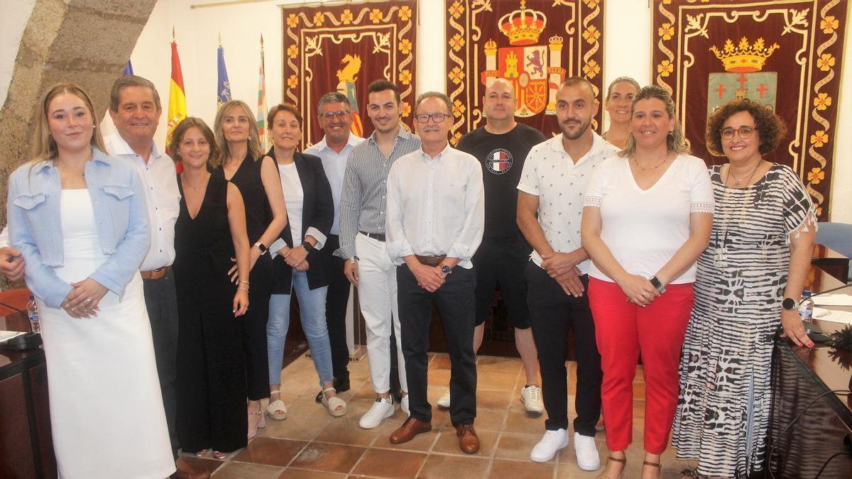 Foto de familia de la nueva corporación municipal de Alcalà.