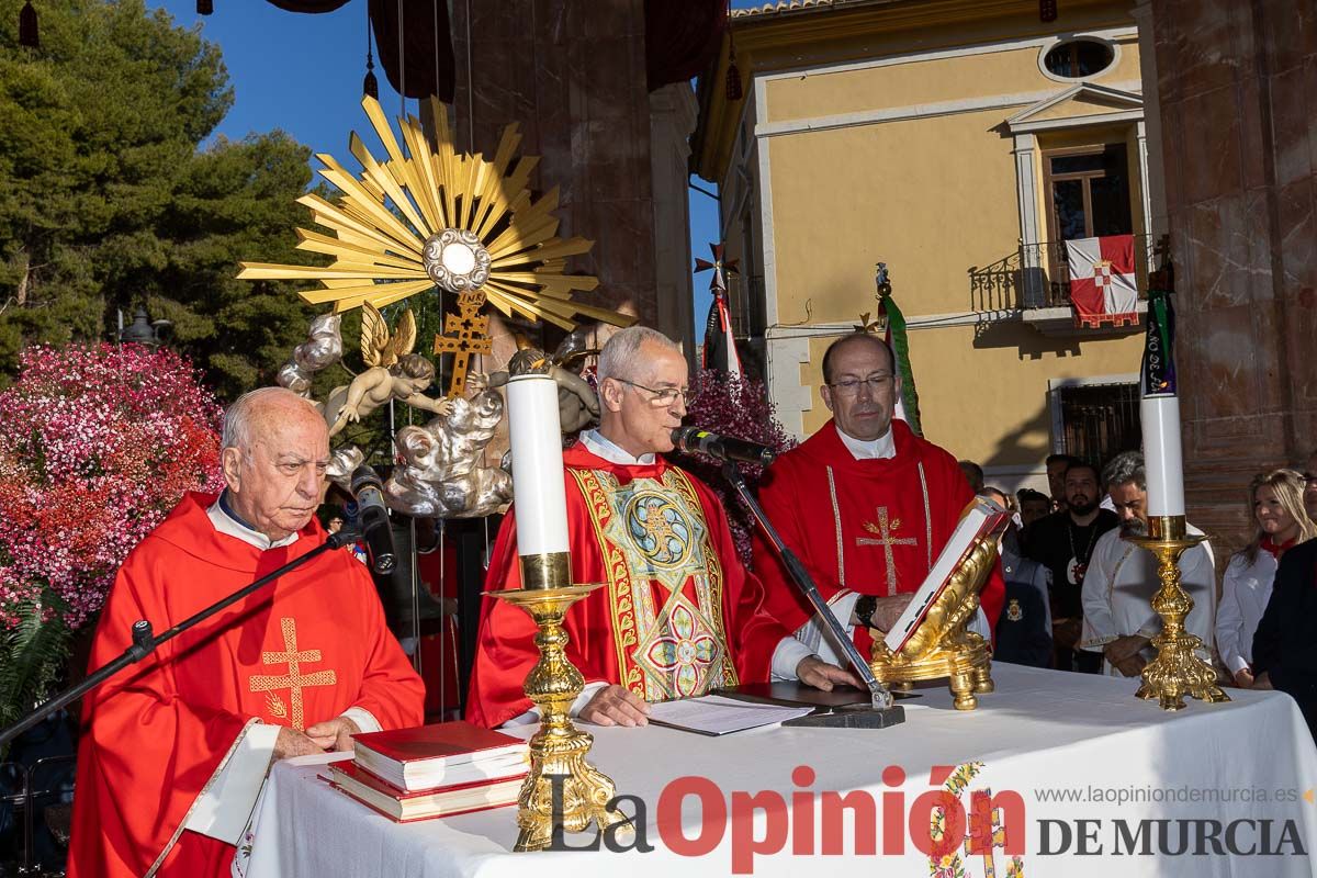 Bandeja de flores y ritual de la bendición del vino en las Fiestas de Caravaca