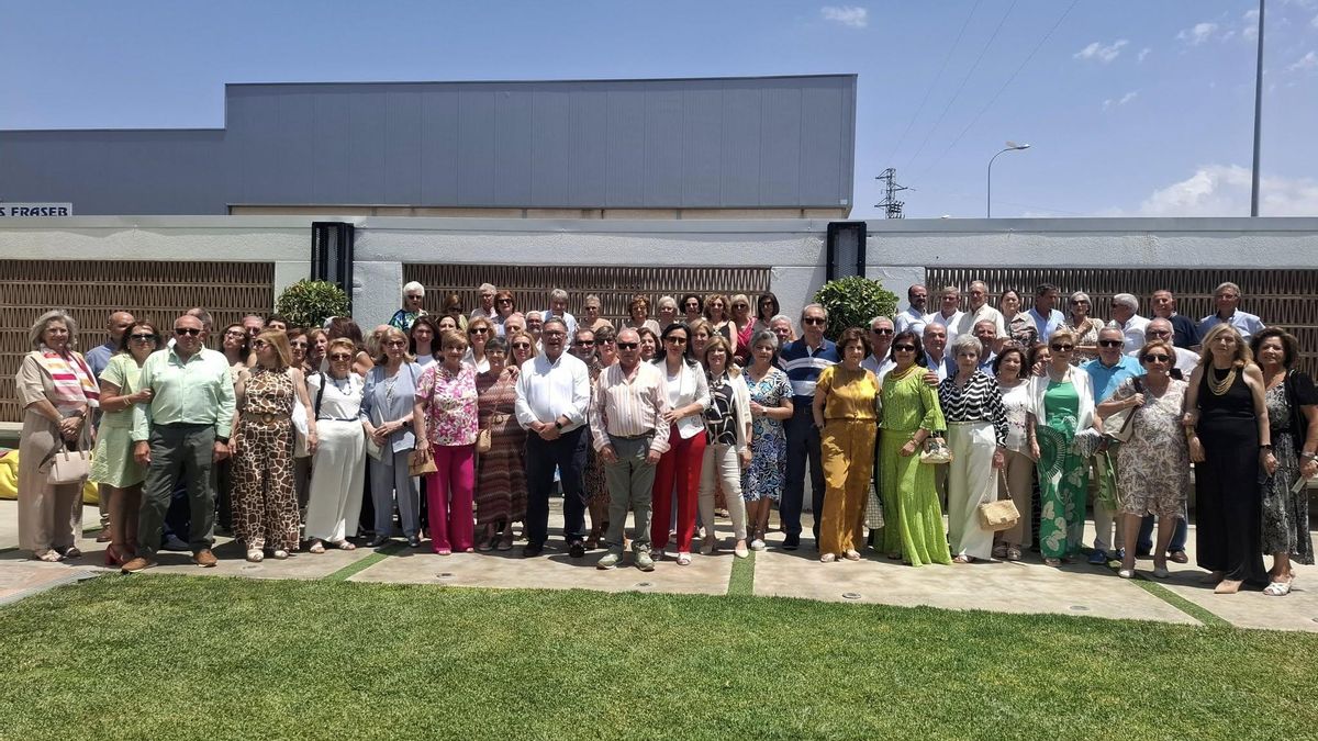 Foto de familia durante la celebración de la clausura del presente curso.