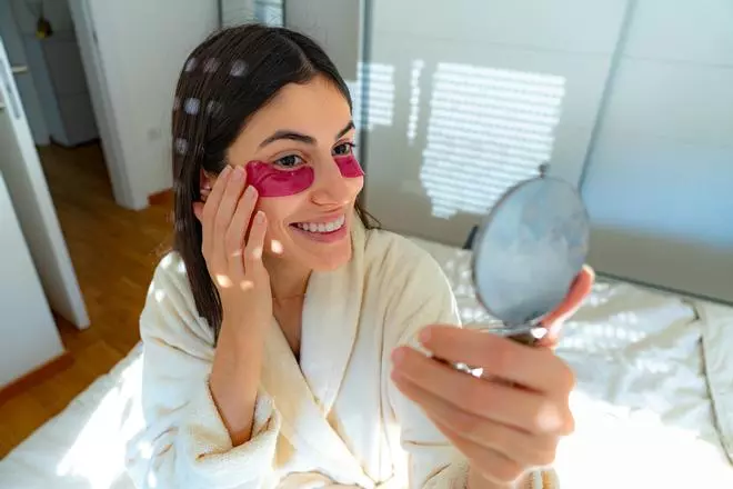 Parches de colágeno, el secreto 'beauty' viral de la Gen Z  (con +250% de búsquedas en Google)