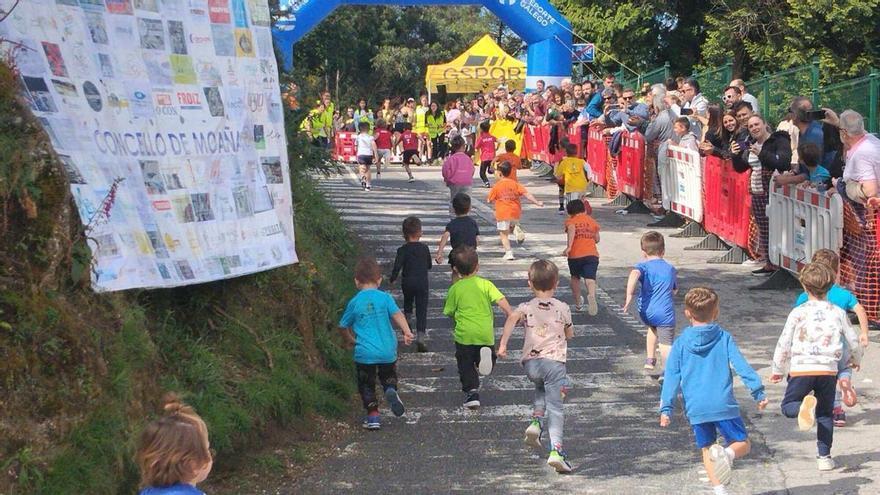 Más de 450 corredores en el Cross escolar y popular de Tirán