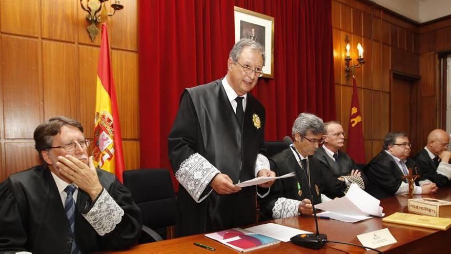 José Ruiz interviene en una jura de nuevos graduados sociales colegiados.