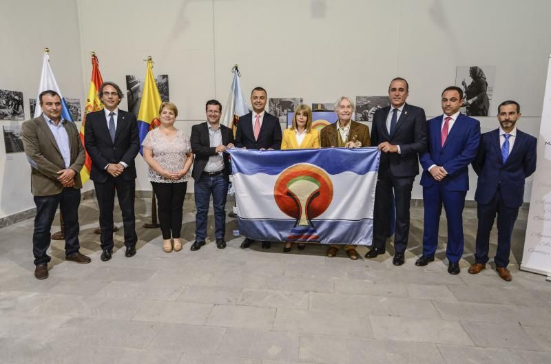 03/07/2018 STA. MARÍA DE GUÍA. En la Casa de la Cultura de Santa María de Guía, tuvo lugar el acto conmemorativo del 44 aniversario de la Mancomunidad del Norte ,en el que se entregaron las banderas oficial de la Mancomunidad, diseñada por el artista norteño Pepe Dámaso, a todos los Ayuntamientos del norte de Gran Canaria. FOTO: J. PÉREZ CURBELO  | 03/07/2018 | Fotógrafo: José Pérez Curbelo