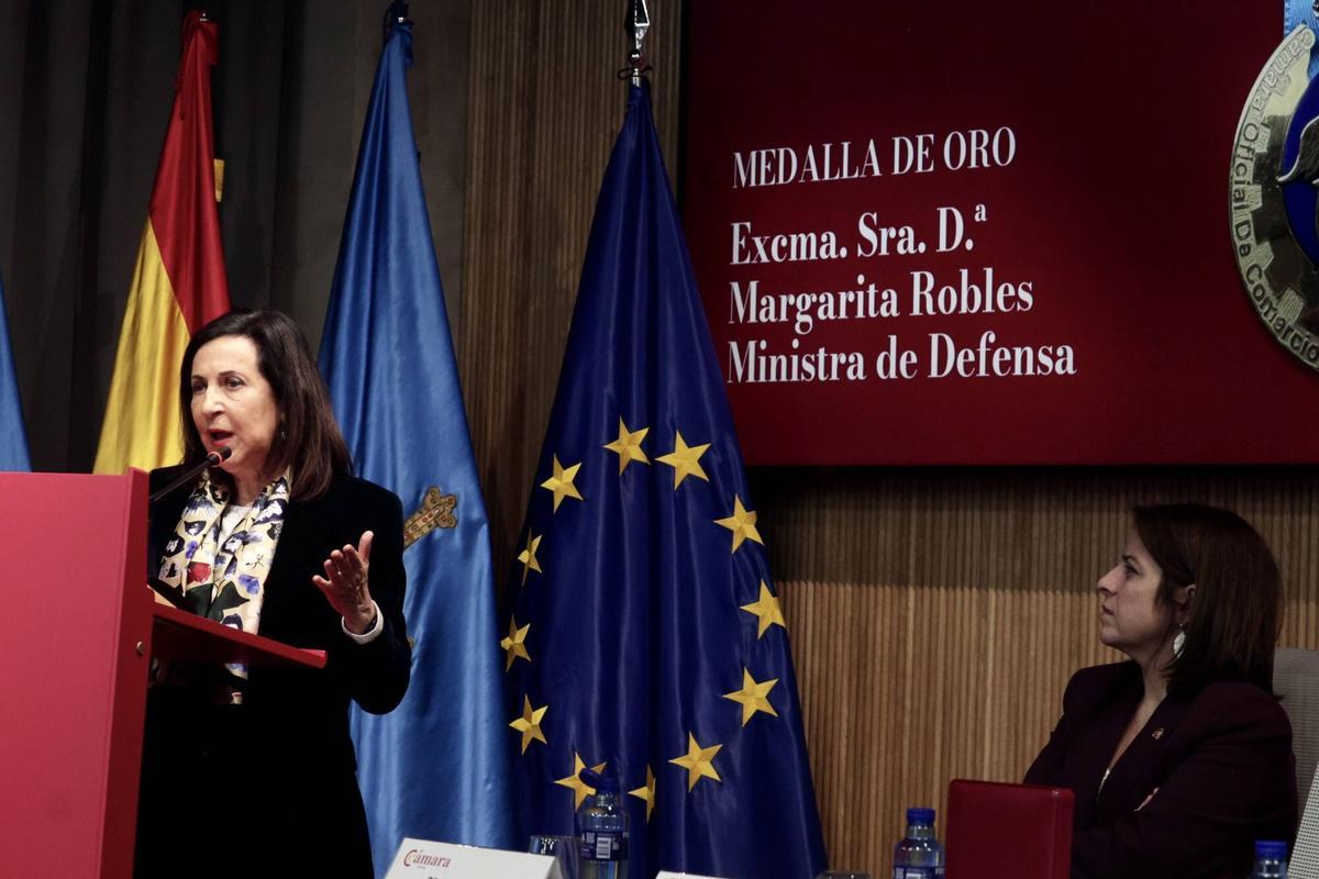 EN IMÁGENES: Margarita Robles recibe la Medalla de Oro de la Cámara de Comercio de Oviedo EN IMÁGENES: Margarita Robles recibe la Medalla de Oro de la Cámara de Comercio de Oviedo
