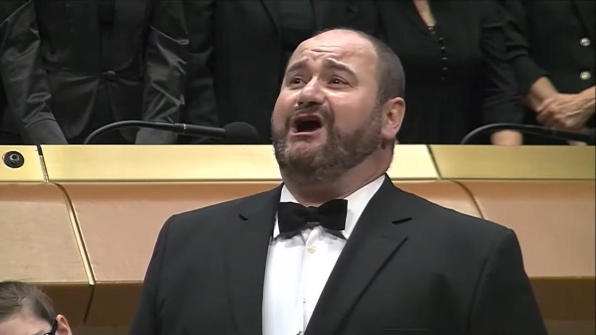 Euken Ostolaza durante un concierto