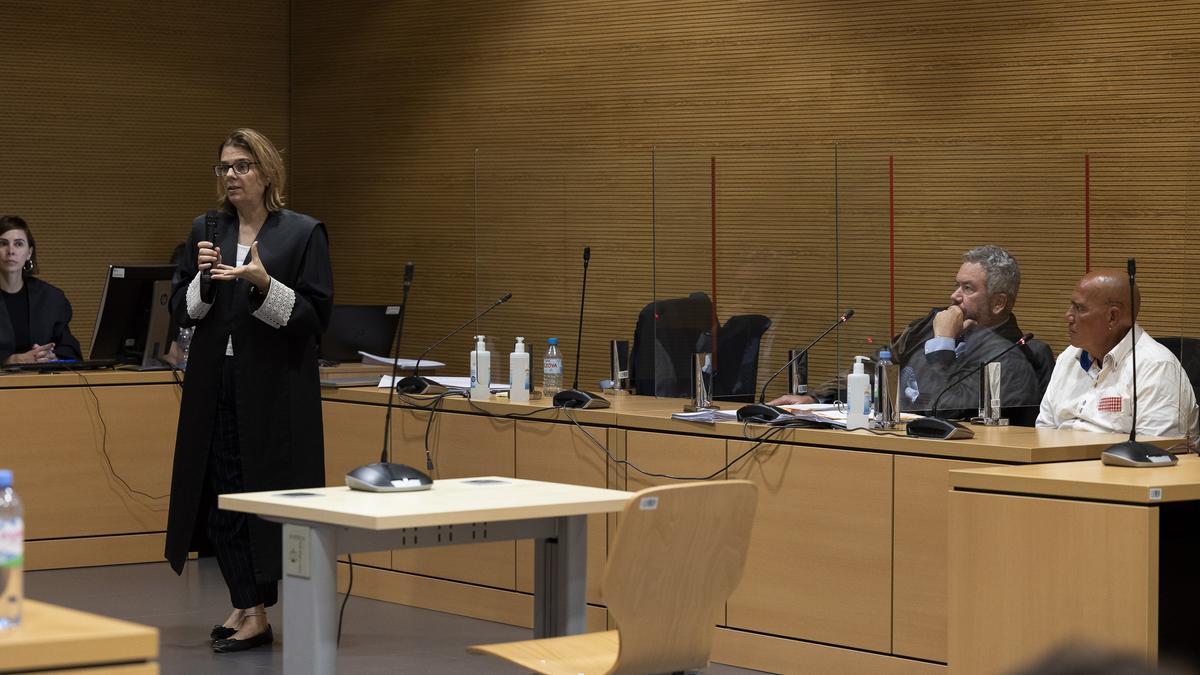 Sala de vistas de la Ciudad de la Justicia de Gran Canaria, durante la primera sesión del juicio con jurado contra un hombre acusado de asesinar a su vecino.